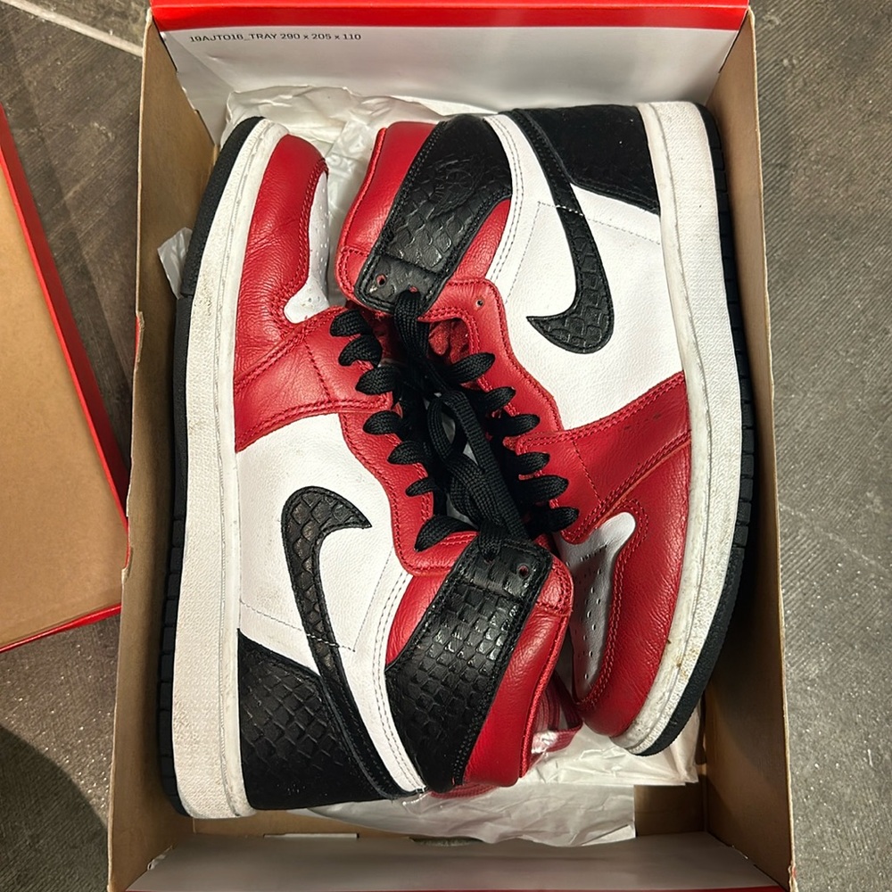 Air Jordan satin 1/ crocodile